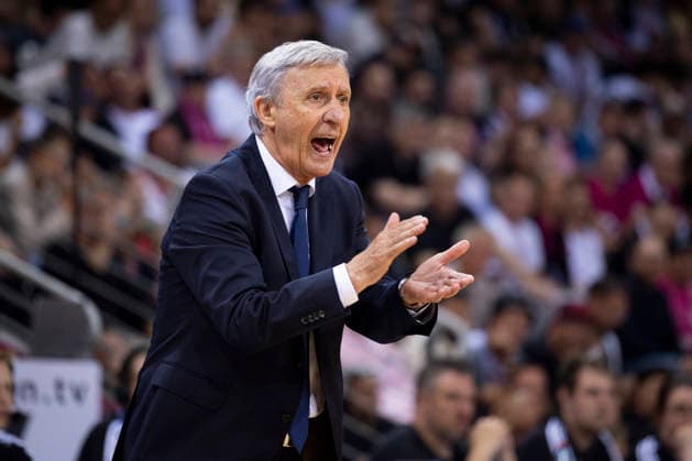 Head Coach Svetislav PESIC FCB, mi cheering on his team, clapping, energetic, single image final score 57 77, Basketball 1 Bundesliga Telekom Baskets Bonn FC Bayern Muenchen Basketball Munich BON vs FCB playoffs, semi-final, 3 game, in T E L E K O M D O M E, on 27 05 2026, Â