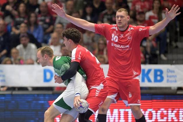 Mathias Gidsel Fuechse Berlin 19 on the ball , Marti Soler MT Melsungen 23 , Dainis Kristopans MT Melsungen 10 , GER, MT Melsungen Fuechse Berlin, Handball, 1 Bundesliga, 33 Matchday, Season 2025 2026, 04 06 2026, GER, MT Melsungen Fuechse Berlin, Handball, 1 Bundesliga, 33 Matchday, Season 2025 2026, 04 06 2026 Kassel Copyright: xEibner-Pressefotox xRolandxSippelx EP_RSL