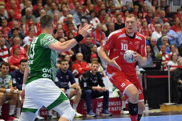 Dainis Kristopans MT Melsungen 10 on the ball , Mijajlo Marsenic Fuechse Berlin 93 L , GER, MT Melsungen Fuechse Berlin, Handball, 1 Bundesliga, 33 Matchday, Season 2025 2026, 04 06 2026, GER, MT Melsungen Fuechse Berlin, Handball, 1 Bundesliga, 33 Matchday, Season 2025 2026, 04 06 2026 Kassel Copyright: xEibner-Pressefotox xRolandxSippelx EP_RSL