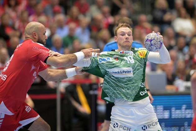 Mathias Gidsel Fuechse Berlin 19 on the ball , Adrian Sipos MT Melsungen 8 L , GER, MT Melsungen Fuechse Berlin, Handball, 1 Bundesliga, 33 Matchday, Season 2025 2026, 04 06 2026, GER, MT Melsungen Fuechse Berlin, Handball, 1 Bundesliga, 33 Matchday, Season 2025 2026, 04 06 2026 Kassel Copyright: xEibner-Pressefotox xRolandxSippelx EP_RSL
