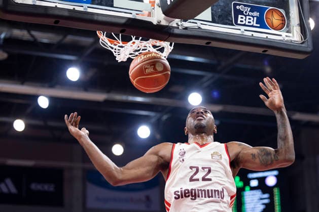 Isiaha MIKE FCB 22, mi with the ball, dunking, single frame, single action final score 57 77, Basketball 1 Bundesliga Telekom Baskets Bonn FC Bayern Muenchen Basketball München BON vs FCB Playoffs, Semifinal, 3 Game, in T E L E C O M D O M E, on 27 05 2026, Â