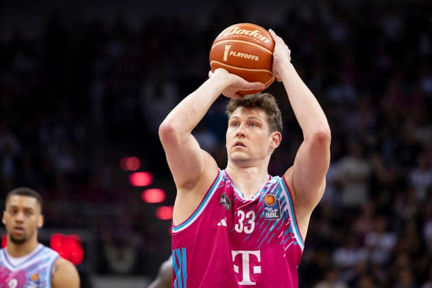 Patrick HECKMANN BON 33, mi on the ball, free throw, single image, single action final score 57 77, Basketball 1 Bundesliga Telekom Baskets Bonn FC Bayern Muenchen Basketball München BON vs FCB Playoffs, Semifinal, 3 Game, in T E L E C O M D O M E, on 27 05 2026, Â
