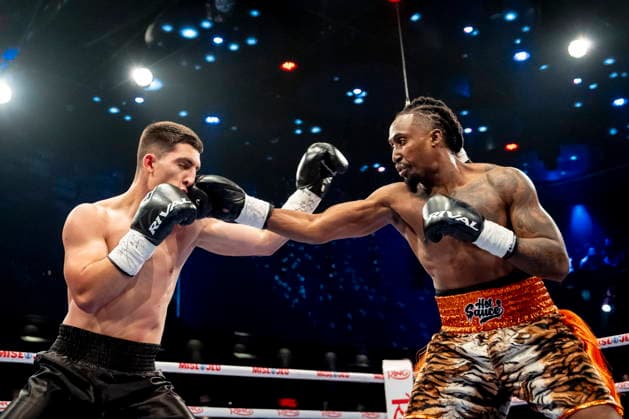 June 4, 2026, Montreal, Pq, CANADA: Montreal s Keven Beausejour, right, hits Davorin Brajkovic during their light heavyweight fight, in Montreal on Thursday, June 4, 2026. Canada News - June 4, 2026 - ZUMAc35_ 20260604_zaf_c35_122 Copyright: xChristopherxKatsarovx