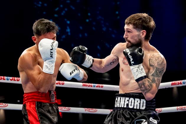 June 4, 2026, Montreal, Pq, CANADA: Wyatt Sanford, right, hits Juan Pablo Ilharregui during their lightweight fight, in Montreal on Thursday, June 4, 2026. Canada News - June 4, 2026 - ZUMAc35_ 20260604_zaf_c35_126 Copyright: xChristopherxKatsarovx