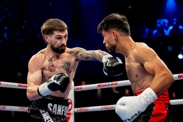 June 4, 2026, Montreal, Pq, CANADA: Wyatt Sanford, left, hits Juan Pablo Ilharregui during their lightweight fight, in Montreal on Thursday, June 4, 2026. Canada News - June 4, 2026 - ZUMAc35_ 20260604_zaf_c35_127 Copyright: xChristopherxKatsarovx