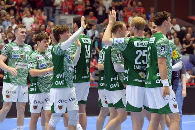 Jubilation, joy after the victory Nils Lichtlein Fuechse Berlin 17 , Mathias Gidsel Fuechse Berlin 19 , Matthes Langhoff Fuechse Berlin 25 , Lasse Bredekjaer Andersson Fuechse Berlin 11 , GER, MT Melsungen Fuechse Berlin, Handball, 1 Bundesliga, 33 Matchday, Season 2025 2026, 04 06 2026, GER, MT Melsungen Fuechse Berlin, Handball, 1 Bundesliga, 33 Matchday, Season 2025 2026, 04 06 2026 Kassel Copyright: xEibner-Pressefotox xRolandxSippelx EP_RSL
