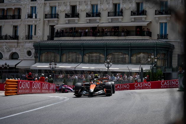 Lando Norris McLaren Mastercard Formula 1 Team, Great Britain, 01 in MCL40 in front of the Hotel de Paris, MCO, Formula 1 World Championship, Monaco Grand Prix, Monte Carlo, Free Practice, 2026 season, 05 06 2026 MCO, Formula 1 World Championship, Monaco Grand Prix, Monte Carlo, Free Practice, 2026 season, 05 06 2026 Monte Carlo Copyright: xEibner-Pressefoto Memmlerx EP_MMR