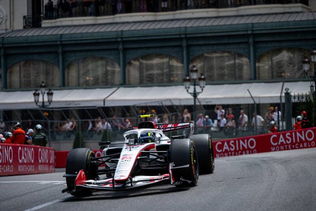 Oliver Bearman Toyota Gazoo Racing Haas F1 Team, Great Britain, 87 in VF 26 in front of the Hotel de Paris, MCO, Formula 1 World Championship, Monaco Grand Prix, Monte Carlo, Free Practice, 2026 season, 05 06 2026 MCO, Formula 1 World Championship, Monaco Grand Prix, Monte Carlo, Free Practice, 2026 season, 05 06 2026 Monte Carlo Copyright: xEibner-Pressefoto Memmlerx EP_MMR