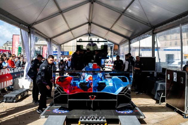 24 HEURES DU MANS 2026 - PESAGE 15 MAGNUSSEN Kevin (dnk), MARCIELLO Raffaele (swi), VANTHOOR Dries (bel), BMW M Team WRT, BMW M Hybrid V8 15, Hypercar, during Le Pesage of the 24 Hours of Le Mans 2026, 3rd round of the 2026 FIA World Endurance Championship, from June 5 to 6, 2026 on the Place de la RÃ publique in Le Mans, France - Le MansFrance Copyright: xFabrizioxBoldonix