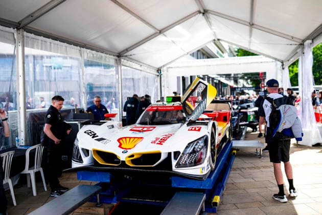 24 HEURES DU MANS 2026 - PESAGE 20 FRIJNS Robin (nld), RAST Renà (ger), VAN DER LINDE Sheldon (zaf), BMW M Team WRT, BMW M Hybrid V8 20, Hypercar, during Le Pesage of the 24 Hours of Le Mans 2026, 3rd round of the 2026 FIA World Endurance Championship, from June 5 to 6, 2026 on the Place de la Rà publique in Le Mans, France - Le MansFrance Copyright: xFabrizioxBoldonix