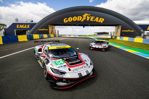 24 HEURES DU MANS 2026 - PESAGE 54 CASTELLACCI Francesco (ita), FLOHR Thomas (sui), RIGON Davide (ita), Vista AF Corse, Ferrari 296 GT3 Evo 54, LM GT3, 21 HERIAU Francois (fra), MANN Simon (usa), ROVERA Alessio (ita), Vista AF Corse, Ferrari 296 LMGT3 Evo 21, LM GT3, ambiance during Le Pesage of the 24 Hours of Le Mans 2026, 3rd round of the 2026 FIA World Endurance Championship, from June 5 to 6, 2026 on the Place de la RÃ publique in Le Mans, France - Le MansFrance Copyright: xJULIENxDELFOSSEx