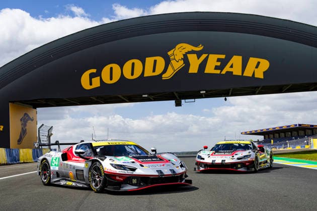 24 HEURES DU MANS 2026 - PESAGE 54 CASTELLACCI Francesco (ita), FLOHR Thomas (sui), RIGON Davide (ita), Vista AF Corse, Ferrari 296 GT3 Evo 54, LM GT3, 21 HERIAU Francois (fra), MANN Simon (usa), ROVERA Alessio (ita), Vista AF Corse, Ferrari 296 LMGT3 Evo 21, LM GT3, ambiance during Le Pesage of the 24 Hours of Le Mans 2026, 3rd round of the 2026 FIA World Endurance Championship, from June 5 to 6, 2026 on the Place de la RÃ publique in Le Mans, France - Le MansFrance Copyright: xJULIENxDELFOSSEx