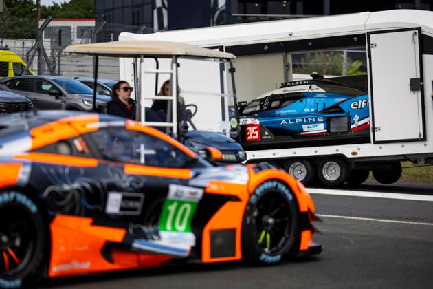 24 HEURES DU MANS 2026 - PESAGE 35 FELIX DA COSTA Antonio (prt), MILESI Charles (fra), HABSBURG Ferdinand (aut), Alpine Endurance Team, Alpine A424 35, Hypercar, ambiance during Le Pesage of the 24 Hours of Le Mans 2026, 3rd round of the 2026 FIA World Endurance Championship, from June 5 to 6, 2026 on the Place de la RÃ publique in Le Mans, France - Le MansFrance Copyright: xJULIENxDELFOSSEx