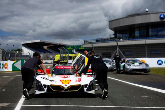 24 HEURES DU MANS 2026 - PESAGE 20 FRIJNS Robin (nld), RAST Renà (ger), VAN DER LINDE Sheldon (zaf), BMW M Team WRT, BMW M Hybrid V8 20, Hypercar, ambiance during Le Pesage of the 24 Hours of Le Mans 2026, 3rd round of the 2026 FIA World Endurance Championship, from June 5 to 6, 2026 on the Place de la Rà publique in Le Mans, France - Le MansFrance Copyright: xJULIENxDELFOSSEx