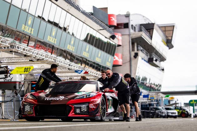 24 HEURES DU MANS 2026 - PESAGE 34 DEMPSEY Peter (irl), YOLUC Salih (tur), EASTWOOD Charlie (irl), Racing Team Turkey by TF, Corvette Z06 LMGT3.R 34, LM GT3, ambiance during Le Pesage of the 24 Hours of Le Mans 2026, 3rd round of the 2026 FIA World Endurance Championship, from June 5 to 6, 2026 on the Place de la RÃ publique in Le Mans, France - Le MansFrance Copyright: xJULIENxDELFOSSEx