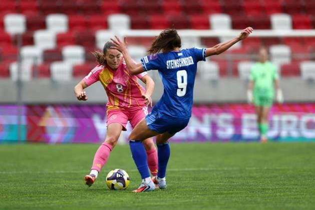 Miriael Taylor of Scotland Women and Rahel Steinschneider of Israel Women Scotland Women v Israel Women, FIFA 2027 Women s World Cup Qualifying, Football, Bozsnik Arena, Budapest, Hungary - 05 Jun 2026Budapest Bozsnik Arena Hungary EDITORIAL USE ONLY No use with unauthorised audio, video, data, fixture lists, club league logos or live services. Online in-match use limited to 120 images, no video emulation. No use in betting, games or single club league player publications. Copyright: xNikolaxKrstic Shutterstockx 16911189bj