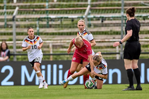04 06 2026, GER, Womens soccer, International test matches, Friendly match, 2026, Germany U23 Denmark U23 Mai Wendicke 9, Denmark U23, li , Sofie Zdebel 6, Germany U23w , Action, with ball, duel Leipzig Alfred Kunze Sportpark Sachsen Germany