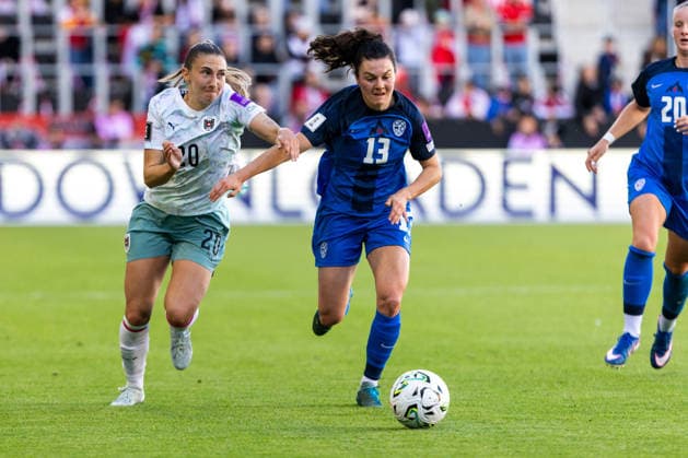 WOMEN SOCCER - FIFA World Cup, WM, Weltmeisterschaft, Fussball 2027, quali, AUT vs SLO VIENNA,AUSTRIA,05.JUN.26 - WOMEN SOCCER - FIFA Women s World Cup 2027, european qualifiers, OEFB international match, Länderspiel, Nationalmannschaft Austria vs Slovenia. Image shows Katharina Naschenweng (AUT) and Zala Kustrin (SLO). GEPAxpictures xPhilippxBrem