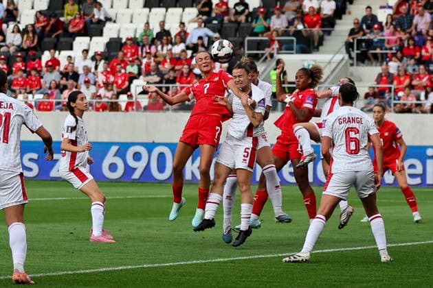 Riola Xhemaili Switzerland, 07 and Babara Jana Malta, 05 in a header duel , Switzerland, Soccer, World Cup Qualification Europe Women, Matchday 5, 2026, Switzerland vs Malta, 05 06 2026, Lugano AIL Arena Switzerland Copyright: xGrantxHubbsx