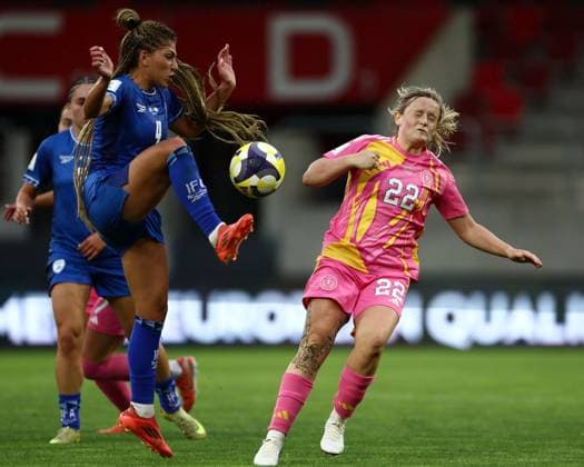 Fußball, Frauen, WM Quali, Schottland - Israel #4 Itaf Alkisi of Israel Women and Erin Cuthbert of Scotland Women Scotland Women v Israel Women, FIFA 2027 Women s World Cup Qualifying, Football, Bozsnik Arena, Budapest, Hungary - 05 Jun 2026Budapest Bozsnik Arena Hungary EDITORIAL USE ONLY No use with unauthorised audio, video, data, fixture lists, club league logos or live services. Online in-match use limited to 120 images, no video emulation. No use in betting, games or single club league player publications. Copyright: xNikolaxKrstic Shutterstockx 16911189dd