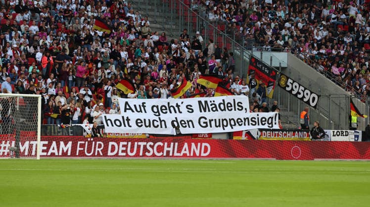 05 06 2026, xrekx, football world cup qualification women, Germany Norway v l Germany fans ,atmosphere, scarves, ultras, spectators, visitors, choreo, choreography, atmosphere, scarves, spectators, visitors DFL DFB REGULATIONS PROHIBIT ANY USE OF PHOTOGRAPHS as IMAGE SEQUENCES and or QUASI VIDEO Köln