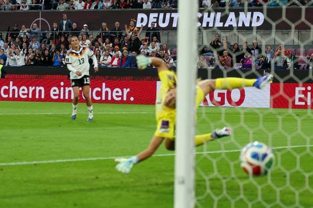 Carlotta Wamser 13 Germany scores 2 0, Goalkeeper Cecilie Fiskerstrand 1 Norway stretches in vain, Action, Germany vs Norway, Football, Women, UEFA, World Cup Qualification, Group stage, Group D, Matchday 5 of 6, DFB, Season 2025 2026, 05 06 2026 Cologne North Rhine-Westphalia Germany Copyright: xkolbert-press MartinxAgüerax