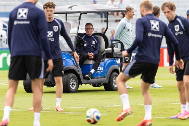SOCCER - FIFA World Cup, WM, Weltmeisterschaft, Fussball 2026, preview SANTA BARBARA,CALIFORNIA,USA,05.JUN.26 - SOCCER - FIFA World Cup 2026, USA, Mexico, Canada, training. Image shows head coach Ralf Rangnick (AUT) and the team of AUT. GEPAxpictures xArminxRauthner