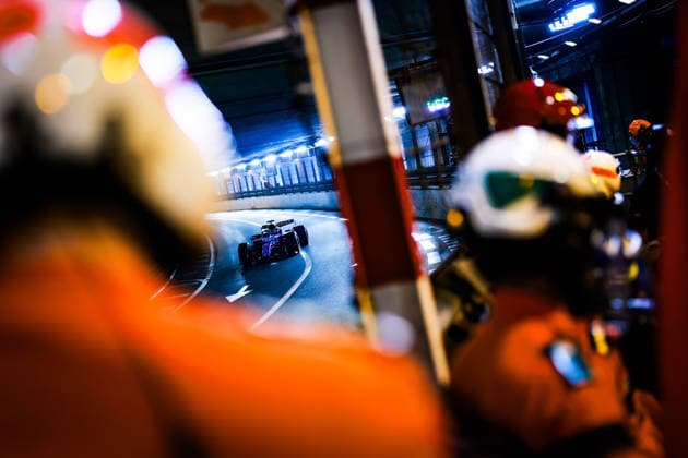 F1 - MONACO GRAND PRIX 2026 23 ALBON Alexander (tha), Williams F1 Team FW48, action marshall, commissaire de piste, marshal, marshalls, marshals during the Formula 1 Grand Prix de Canada 2026, 6th round of the 2026 Formula One World Championship, WM, Weltmeisterschaft from June 5 to 7, 2026 on the Circuit de Monaco, in Monte-Carlo, Monaco - Monte-CarloMonaco Copyright: xFLORENTxGOODENx