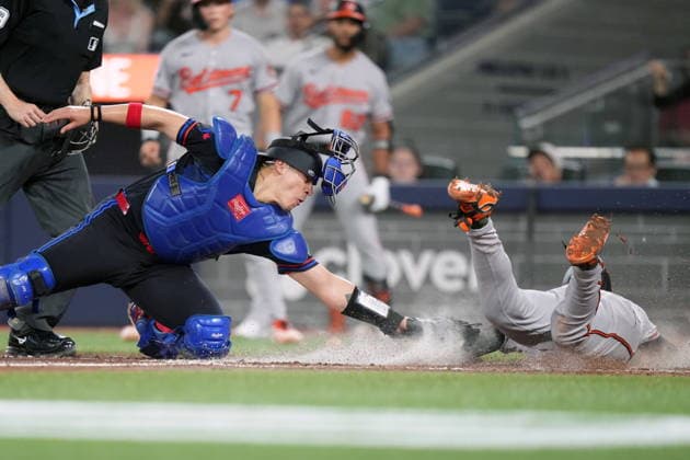 June 5, 2026, Toronto, On, CANADA: Baltimore Orioles Gunnar Henderson (2) scores a run as Toronto Blue Jays catcher Brandon Valenzuela (59) is late on the tag during sixth inning American League, MLB, Baseball Herren, USA baseball action in Toronto on Friday, June 5, 2026. Canada News - June 5, 2026 - ZUMAc35_ 20260605_zaf_c35_104 Copyright: xNathanxDenettex