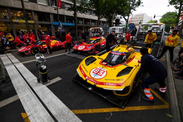 24 HEURES DU MANS 2026 - PESAGE 83 YE Yifei (chn), KUBICA Robert (pol), HANSON Phil (gbr), AF Corse, Ferrari 499P 83, Hypercar, ambiance during Le Pesage of the 24 Hours of Le Mans 2026, 3rd round of the 2026 FIA World Endurance Championship, from June 5 to 6, 2026 on the Place de la RÃ publique in Le Mans, France - Le MansFrance Copyright: xJULIENxDELFOSSEx