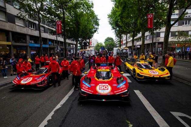 24 HEURES DU MANS 2026 - PESAGE 51 PIER GUIDI Alessandro (ita), CALADO James (gbr), GIOVINAZZI Antonio (ita), Ferrari AF Corse, Ferrari 499P 51, Hypercar, 50 FUOCO Antonio (ita), NIELSEN Nicklas (dnk), MOLINA Miguel (spa), Ferrari AF Corse, Ferrari 499P 50, Hypercar, 83 YE Yifei (chn), KUBICA Robert (pol), HANSON Phil (gbr), AF Corse, Ferrari 499P 83, Hypercar, ambiance during Le Pesage of the 24 Hours of Le Mans 2026, 3rd round of the 2026 FIA World Endurance Championship, from June 5 to 6, 2026 on the Place de la RÃ publique in Le Mans, France - Le MansFrance Copyright: xJULIENxDELFOSSEx