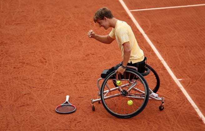 Niels Vink of Netherlands celebrates on match point French Open Tennis, Day Fourteen, Tennis, Roland Garros, Paris, France - 06 Jun 2026Paris Roland Garros France EDITORIAL USE ONLY No use with unauthorised audio, video, data, fixture lists, club league logos or live services. Online in-match use limited to 120 images, no video emulation. No use in betting, games or single club league player publications. Copyright: xEllaxLing Shutterstockx 16906571d