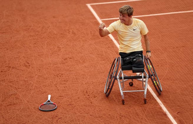 Niels Vink of Netherlands celebrates on match point French Open Tennis, Day Fourteen, Tennis, Roland Garros, Paris, France - 06 Jun 2026Paris Roland Garros France EDITORIAL USE ONLY No use with unauthorised audio, video, data, fixture lists, club league logos or live services. Online in-match use limited to 120 images, no video emulation. No use in betting, games or single club league player publications. Copyright: xEllaxLing Shutterstockx 16906571e
