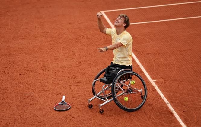 Niels Vink of Netherlands celebrates on match point French Open Tennis, Day Fourteen, Tennis, Roland Garros, Paris, France - 06 Jun 2026Paris Roland Garros France EDITORIAL USE ONLY No use with unauthorised audio, video, data, fixture lists, club league logos or live services. Online in-match use limited to 120 images, no video emulation. No use in betting, games or single club league player publications. Copyright: xEllaxLing Shutterstockx 16906571c