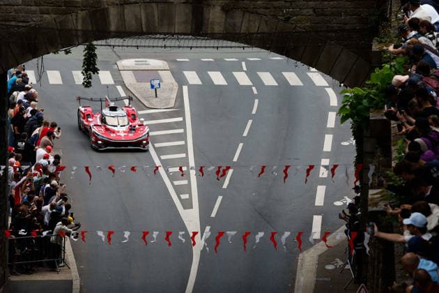 24 HEURES DU MANS 2026 - CITY CENTRE PARADE 08 BUEMI SÃ bastien (swi), HARTLEY Brendon (nzl), HIRAKAWA Ryo (jpn), Toyota Racing, Toyota TR010 Hybrid 08, Hypercar, action, during the City Center Parade of the 24 Hours of Le Mans 2026, 3rd round of the 2026 FIA World Endurance Championship, on June 6, 2026 in Le Mans, France - Le MansFrance Copyright: xFREDERICxLExFLOCxHx