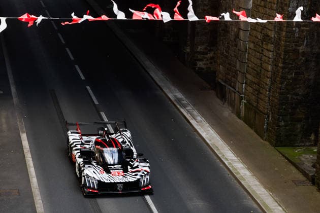 24 HEURES DU MANS 2026 - CITY CENTRE PARADE 93 DI RESTA Paul (gbr), VANDOORNE Stoffel (bel), CASSIDY Nick (nzl), Peugeot TotalEnergies, Peugeot 9X8 93, Hypercar, action, during the City Center Parade of the 24 Hours of Le Mans 2026, 3rd round of the 2026 FIA World Endurance Championship, on June 6, 2026 in Le Mans, France - Le MansFrance Copyright: xFREDERICxLExFLOCxHx