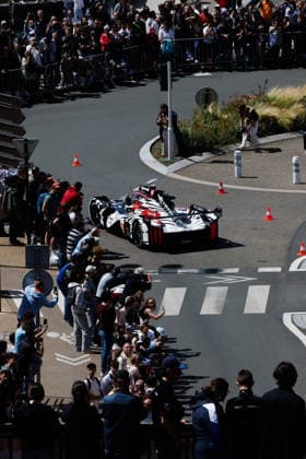 24 HEURES DU MANS 2026 - CITY CENTRE PARADE 93 DI RESTA Paul (gbr), VANDOORNE Stoffel (bel), CASSIDY Nick (nzl), Peugeot TotalEnergies, Peugeot 9X8 93, Hypercar, action, during the City Center Parade of the 24 Hours of Le Mans 2026, 3rd round of the 2026 FIA World Endurance Championship, on June 6, 2026 in Le Mans, France - Le MansFrance Copyright: xFREDERICxLExFLOCxHx
