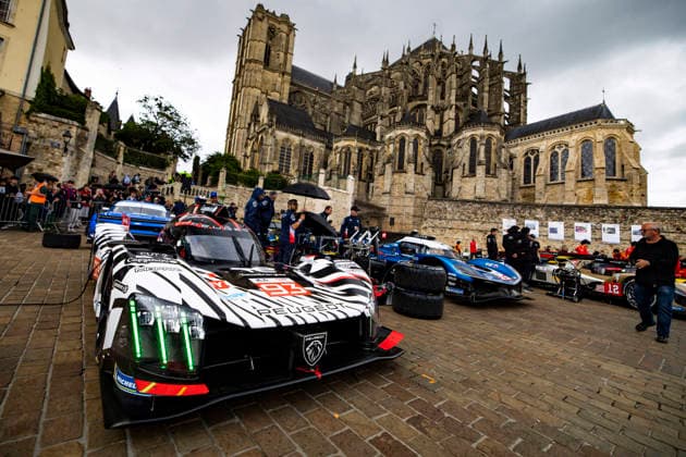24 HEURES DU MANS 2026 - CITY CENTRE PARADE 93 DI RESTA Paul (gbr), VANDOORNE Stoffel (bel), CASSIDY Nick (nzl), Peugeot TotalEnergies, Peugeot 9X8 93, Hypercar, action during the City Center Parade of the 24 Hours of Le Mans 2026, 3rd round of the 2026 FIA World Endurance Championship, on June 6, 2026 in Le Mans, France - Le MansFrance Copyright: xJULIENxDELFOSSEx