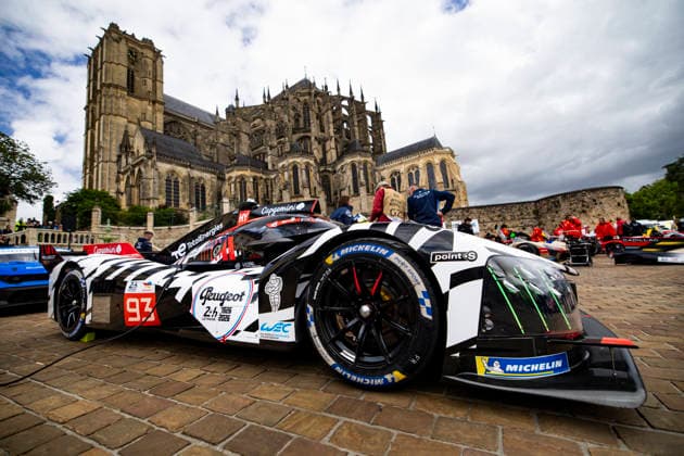 24 HEURES DU MANS 2026 - CITY CENTRE PARADE 93 DI RESTA Paul (gbr), VANDOORNE Stoffel (bel), CASSIDY Nick (nzl), Peugeot TotalEnergies, Peugeot 9X8 93, Hypercar, action during the City Center Parade of the 24 Hours of Le Mans 2026, 3rd round of the 2026 FIA World Endurance Championship, on June 6, 2026 in Le Mans, France - Le MansFrance Copyright: xJULIENxDELFOSSEx
