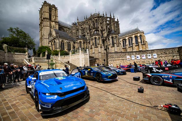 24 HEURES DU MANS 2026 - CITY CENTRE PARADE 77 POWELL Eric (usa), TUCK Ben (gbr), PRIAULX Sebastian (gbr), Proton Competition, Ford Mustang LMGT3 77, LM GT3, action during the City Center Parade of the 24 Hours of Le Mans 2026, 3rd round of the 2026 FIA World Endurance Championship, on June 6, 2026 in Le Mans, France - Le MansFrance Copyright: xJULIENxDELFOSSEx