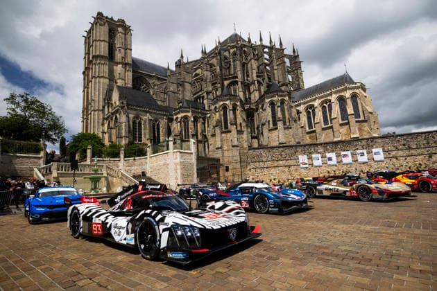 24 HEURES DU MANS 2026 - CITY CENTRE PARADE 93 DI RESTA Paul (gbr), VANDOORNE Stoffel (bel), CASSIDY Nick (nzl), Peugeot TotalEnergies, Peugeot 9X8 93, Hypercar, action during the City Center Parade of the 24 Hours of Le Mans 2026, 3rd round of the 2026 FIA World Endurance Championship, on June 6, 2026 in Le Mans, France - Le MansFrance Copyright: xJULIENxDELFOSSEx