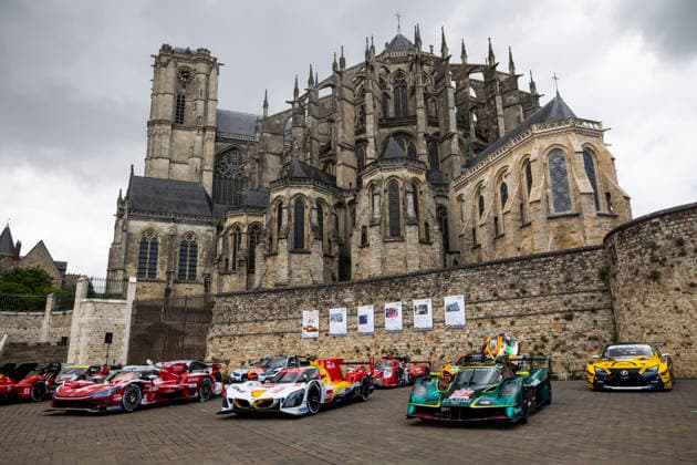 24 HEURES DU MANS 2026 - CITY CENTRE PARADE 007 TINCKNELL Harry (gbr), GAMBLE Tom (gbr), GUNN Ross (gbr), Aston Martin THOR Team, Aston Martin Valkyrie 007, Hypercar, 20 FRIJNS Robin (nld), RAST Renà (ger), VAN DER LINDE Sheldon (zaf), BMW M Team WRT, BMW M Hybrid V8 20, Hypercar, action during the City Center Parade of the 24 Hours of Le Mans 2026, 3rd round of the 2026 FIA World Endurance Championship, on June 6, 2026 in Le Mans, France - Le MansFrance Copyright: xJULIENxDELFOSSEx