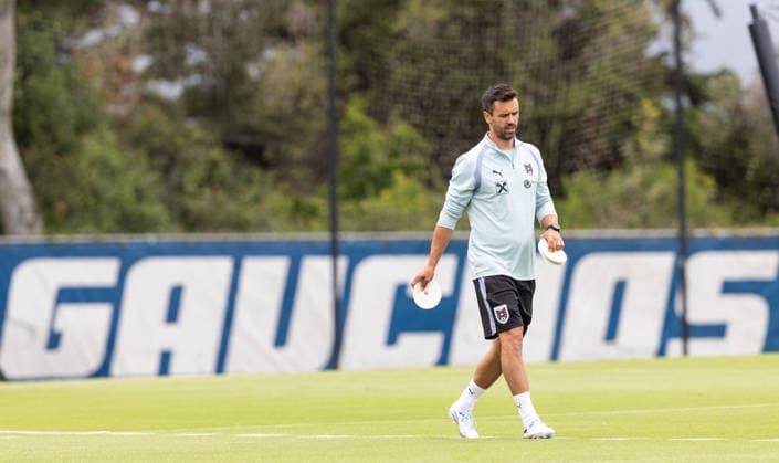 SOCCER - FIFA World Cup, WM, Weltmeisterschaft, Fussball 2026, preview SANTA BARBARA,CALIFORNIA,USA,06.JUN.26 - SOCCER - FIFA World Cup 2026, USA, Mexico, Canada, preview, Oesterreichischer Fussball-Bund, training team AUT. Image shows assistant coach Stefan Oesen (AUT). GEPAxpictures xArminxRauthner