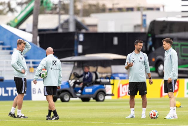 SOCCER - FIFA World Cup, WM, Weltmeisterschaft, Fussball 2026, preview SANTA BARBARA,CALIFORNIA,USA,06.JUN.26 - SOCCER - FIFA World Cup 2026, USA, Mexico, Canada, preview, Oesterreichischer Fussball-Bund, training team AUT. Image shows assistant coach Lars Kornetka, assistant coach Onur Cinel, assistant coach Stefan Oesen and video analyst Michael Brownlow (AUT). GEPAxpictures xArminxRauthner