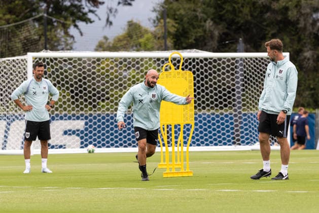 SOCCER - FIFA World Cup, WM, Weltmeisterschaft, Fussball 2026, preview SANTA BARBARA,CALIFORNIA,USA,06.JUN.26 - SOCCER - FIFA World Cup 2026, USA, Mexico, Canada, preview, Oesterreichischer Fussball-Bund, training team AUT. Image shows assistant coach Stefan Oesen, assistant coach Onur Cinel and assistant coach Lars Kornetka (AUT). GEPAxpictures xArminxRauthner