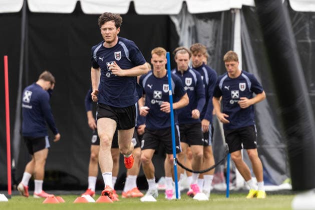 SOCCER - FIFA World Cup, WM, Weltmeisterschaft, Fussball 2026, preview SANTA BARBARA,CALIFORNIA,USA,06.JUN.26 - SOCCER - FIFA World Cup 2026, USA, Mexico, Canada, preview, Oesterreichischer Fussball-Bund, training team AUT. Image shows Michael Gregoritsch (AUT) and the team of AUT. GEPAxpictures xArminxRauthner