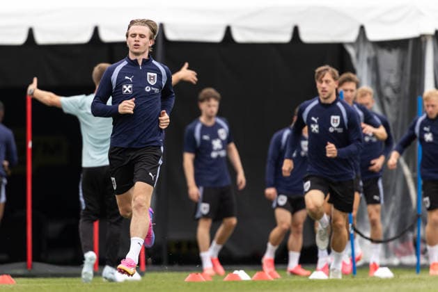 SOCCER - FIFA World Cup, WM, Weltmeisterschaft, Fussball 2026, preview SANTA BARBARA,CALIFORNIA,USA,06.JUN.26 - SOCCER - FIFA World Cup 2026, USA, Mexico, Canada, preview, Oesterreichischer Fussball-Bund, training team AUT. Image shows Patrick Wimmer (AUT) and the team of AUT. GEPAxpictures xArminxRauthner
