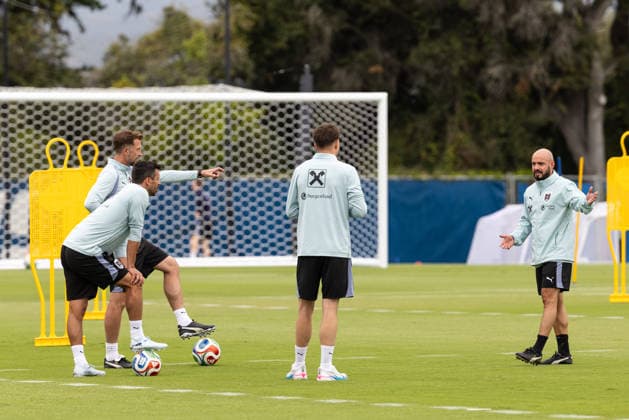 SOCCER - FIFA World Cup, WM, Weltmeisterschaft, Fussball 2026, preview SANTA BARBARA,CALIFORNIA,USA,06.JUN.26 - SOCCER - FIFA World Cup 2026, USA, Mexico, Canada, preview, Oesterreichischer Fussball-Bund, training team AUT. Image shows assistant coach Stefan Oesen, assistant coach Lars Kornetka, video analyst Michael Brownlow and assistant coach Onur Cinel (AUT). GEPAxpictures xArminxRauthner
