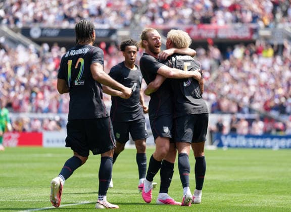 Tim Ream USA, 13 cheers with Antonee Robinson USA, 5 after a goal USA, United States vs. Germany, International soccer, Friendly, 06 06 2026 USA, United States vs. Germany, International soccer, Friendly, 06 06 2026 Chicago Copyright: xEibner-Pressefoto ScottxColemanx EP_SCN