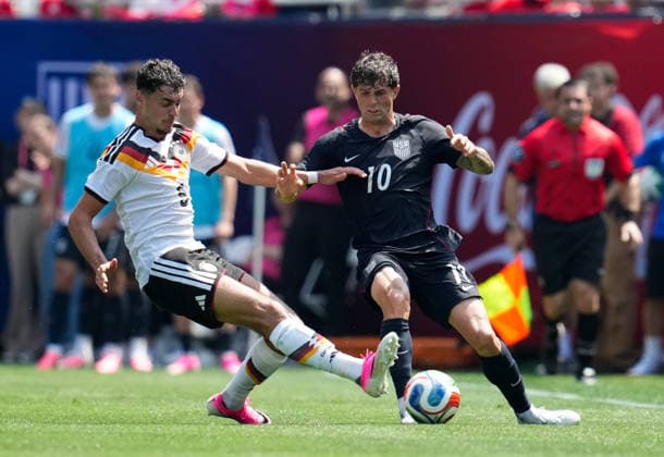 Aleksandar Pavlovic Germany, 5 one-on-one with Christian Pulisic USA, 10 USA, United States vs Germany, International soccer, Friendly match, 06 06 2026 USA, United States vs Germany, International soccer, Friendly match, 06 06 2026 Chicago Copyright: xEibner-Pressefoto ScottxColemanx EP_SCN
